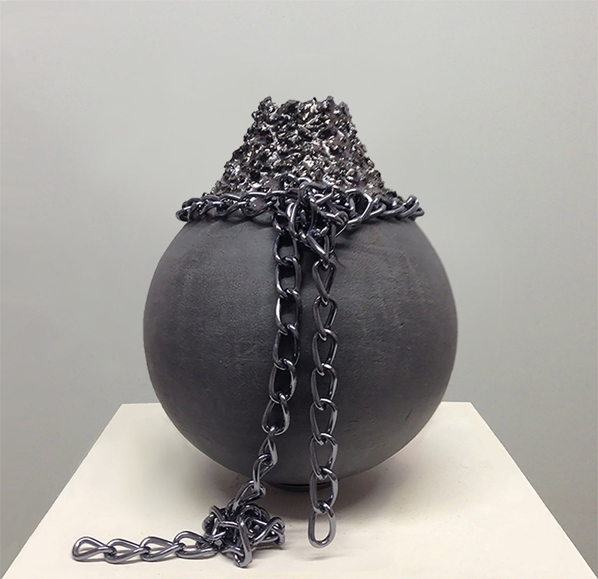 Chained Pot